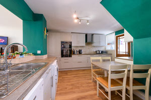 Kitchen/Breakfast Room- click for photo gallery